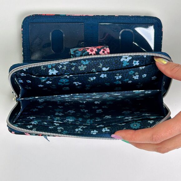 Vera Bradley RFID Twill  Turnlock Wallet Cabbage Rose Cabernet Blue Floral Print - Picture 2 of 9